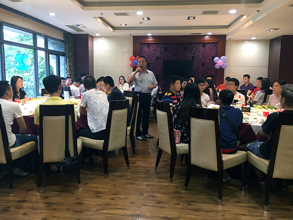 集团ceo/总裁韩晓莅临成都万乘举行总裁荣誉宴